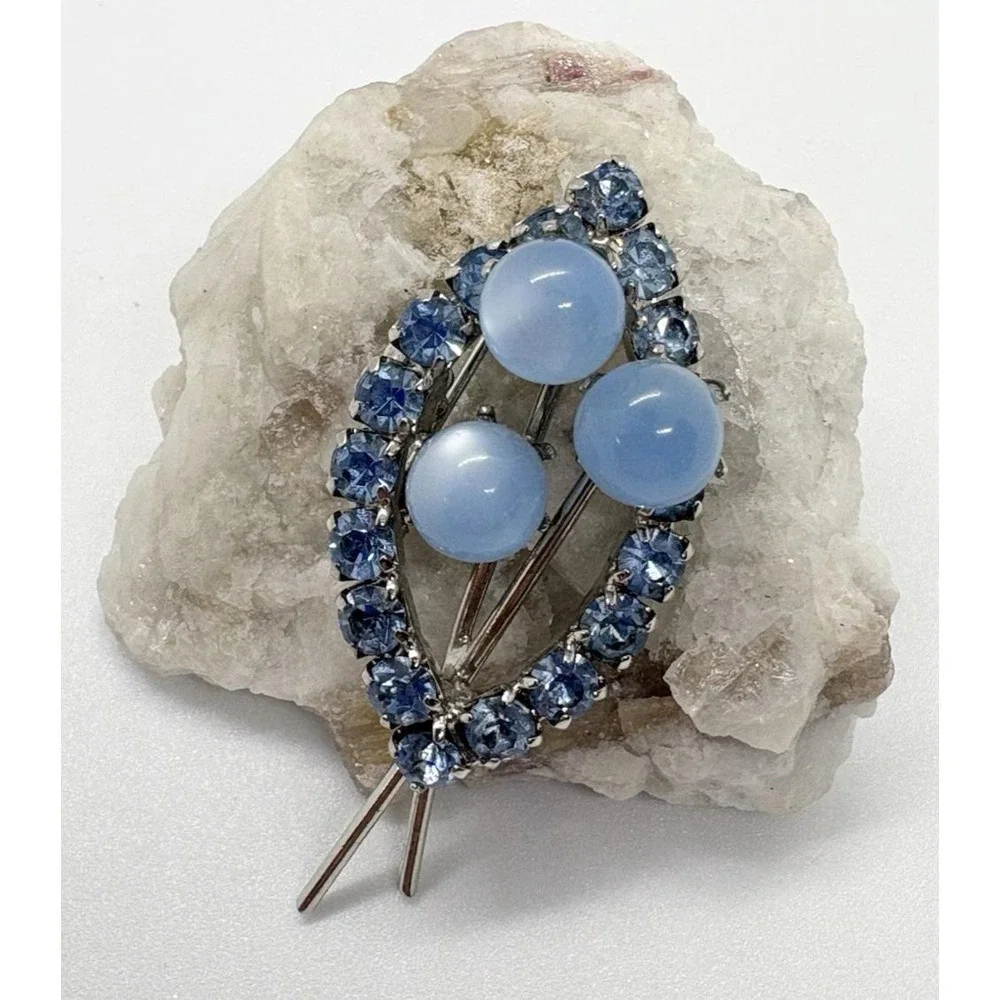 Vintage Silver Tone Light Blue Rhinestone Pin Brooch‎ 60s 70s Mod Abstract Retro